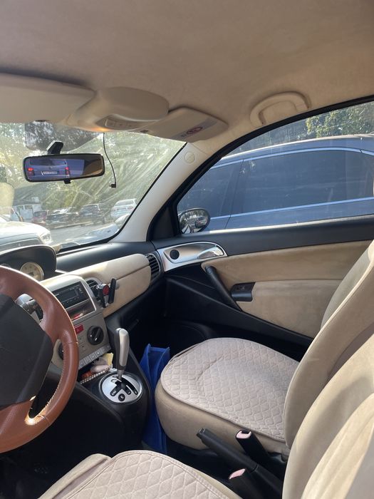 Lancia ypcilon женская машина