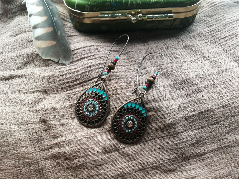 Kolczyki w kolorze miedzi. Styl etno lub orientalny