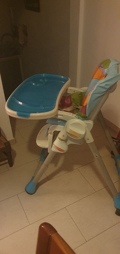 Cadeira de refeições para bebé