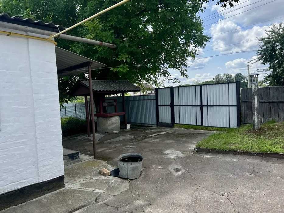 Будинок  газифікований з великою ділянкой