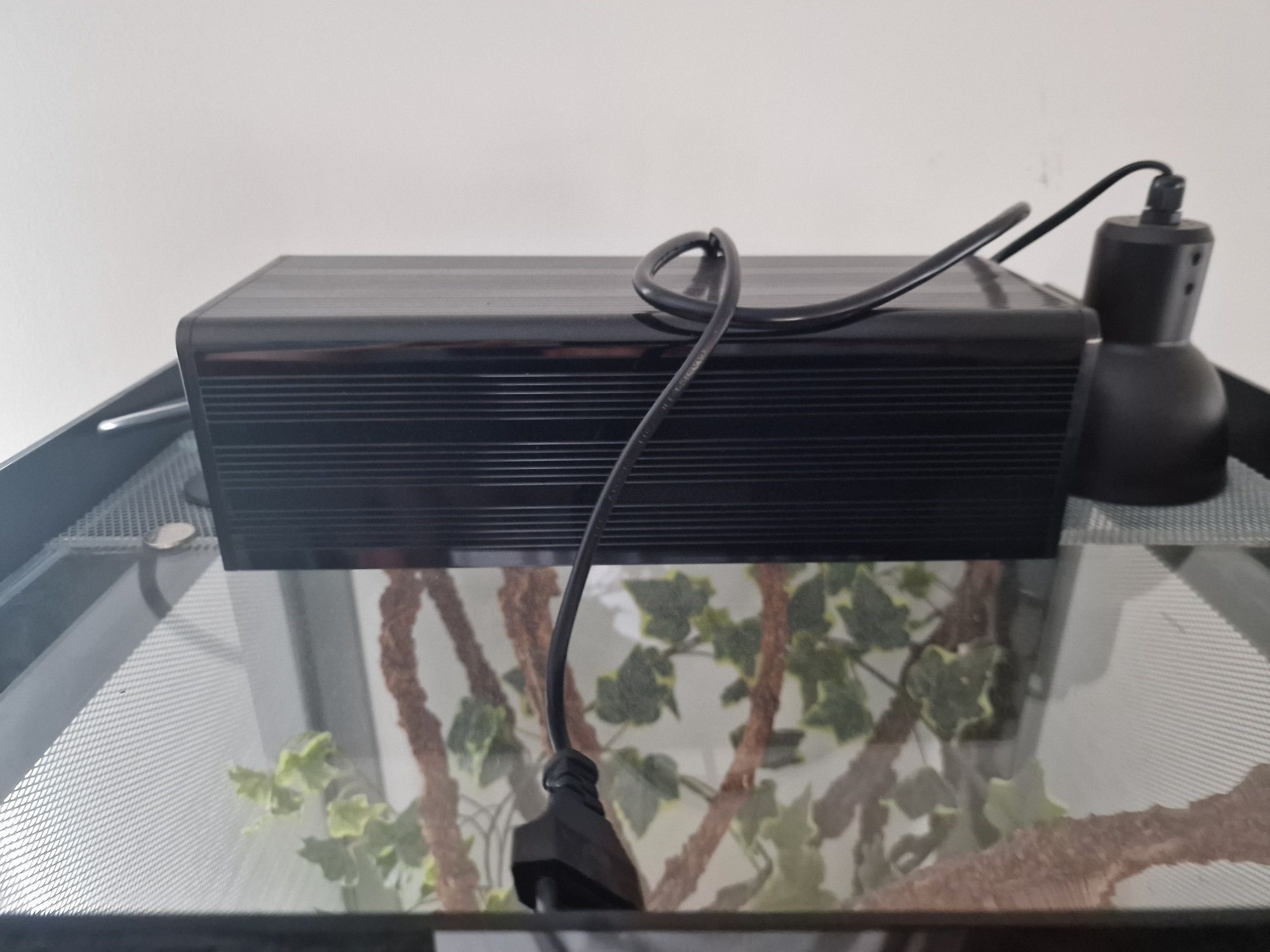 Sprzedam terrarium dla kameleona cały zestaw