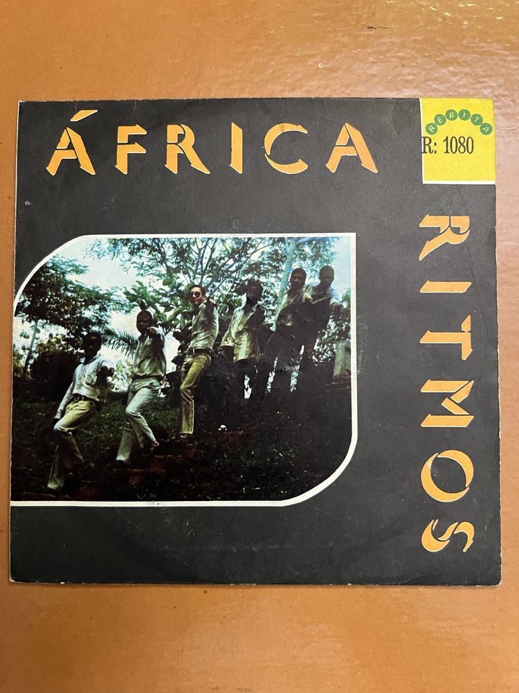 Vinil singles como novos.
