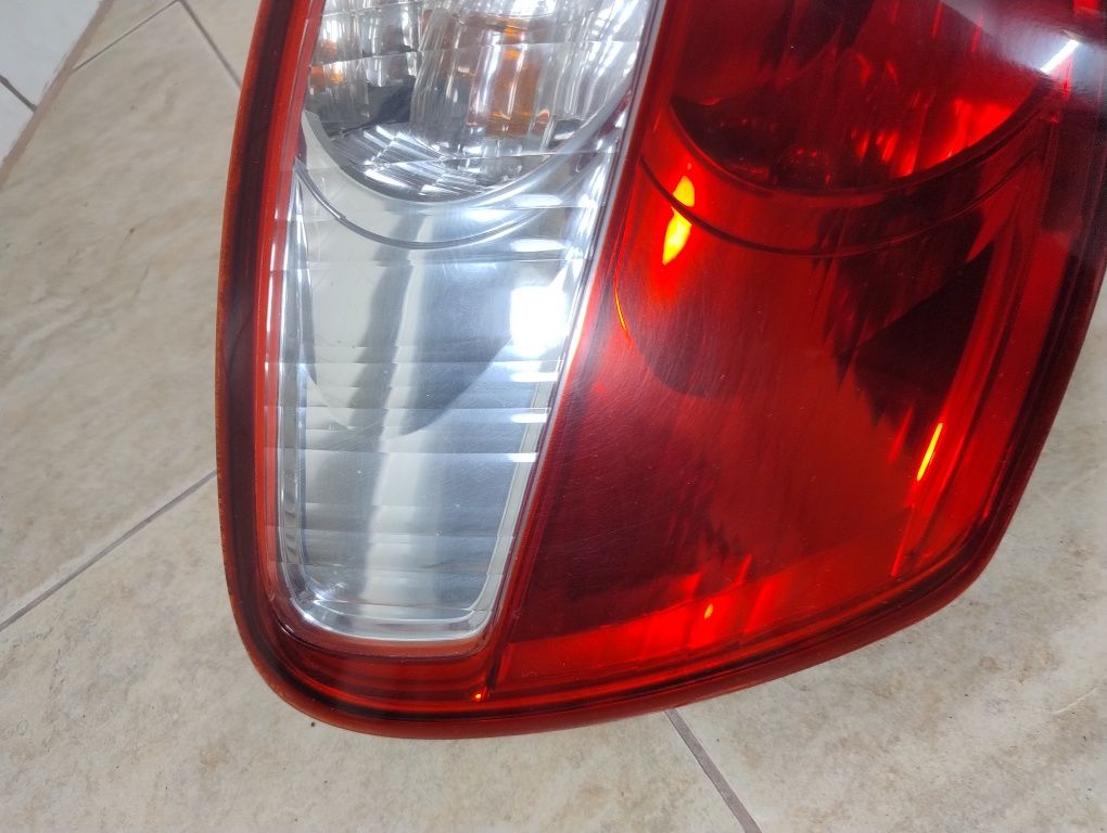 Lampa tył lewa Toyota Avensis Verso lift 03-06 wysyłka OLX