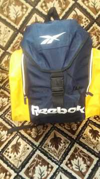 Рюкзак Reebok з двома відділами по боках, комфортною спинкою