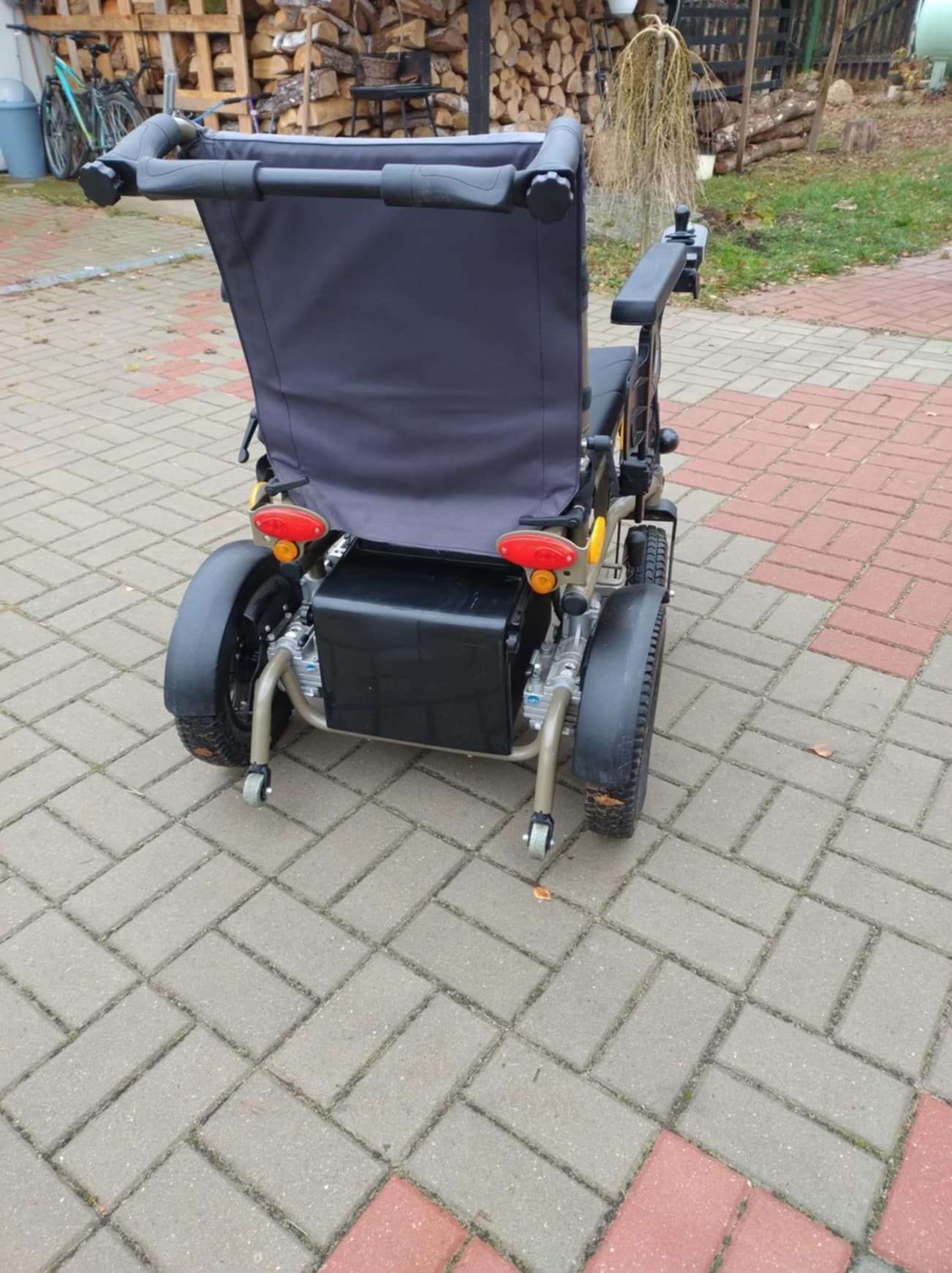 Wózek inwalidzki elektryczny . Vermeiren SQUOD