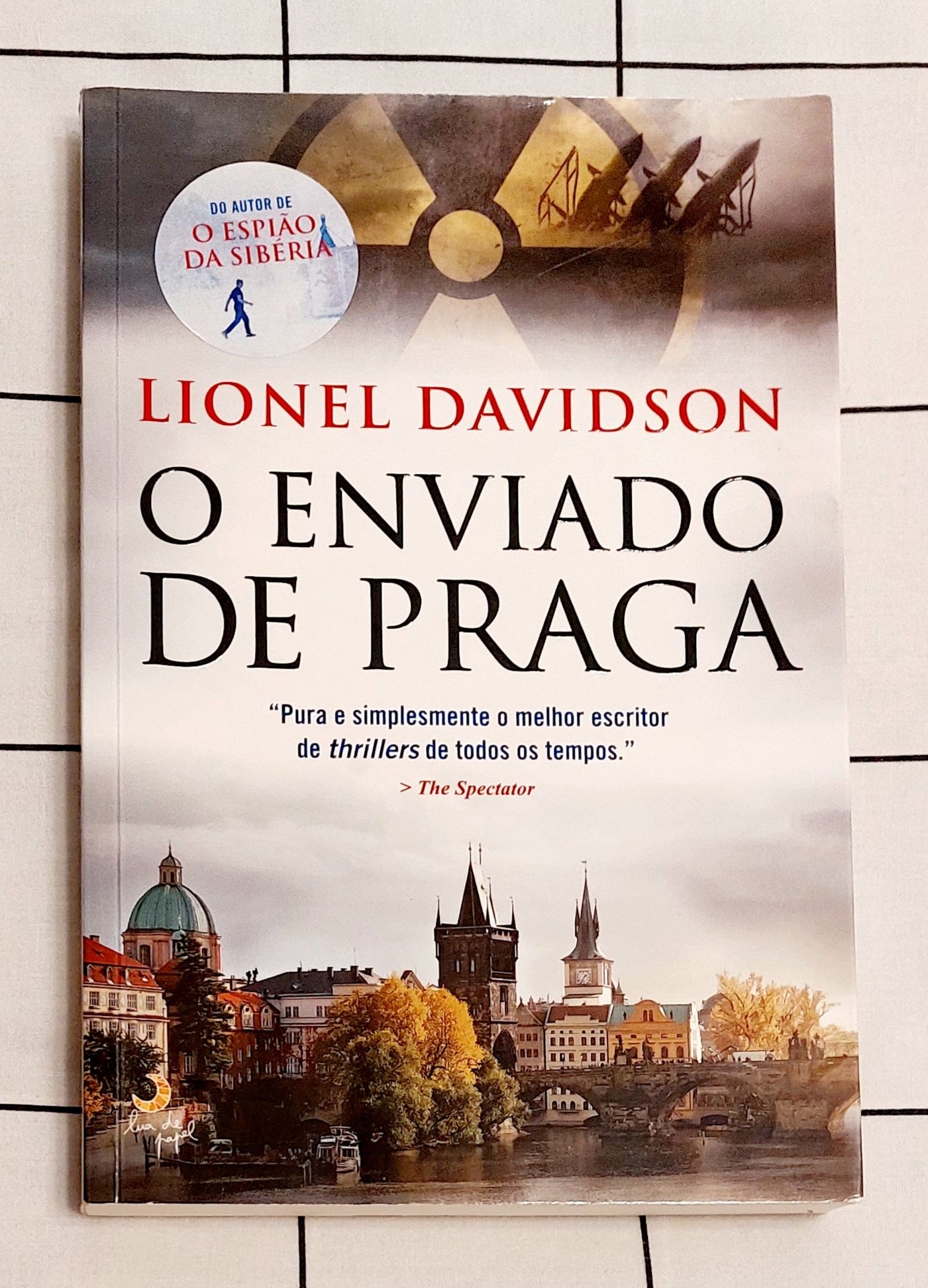 "O Enviado de Praga" de Lionel Davidson