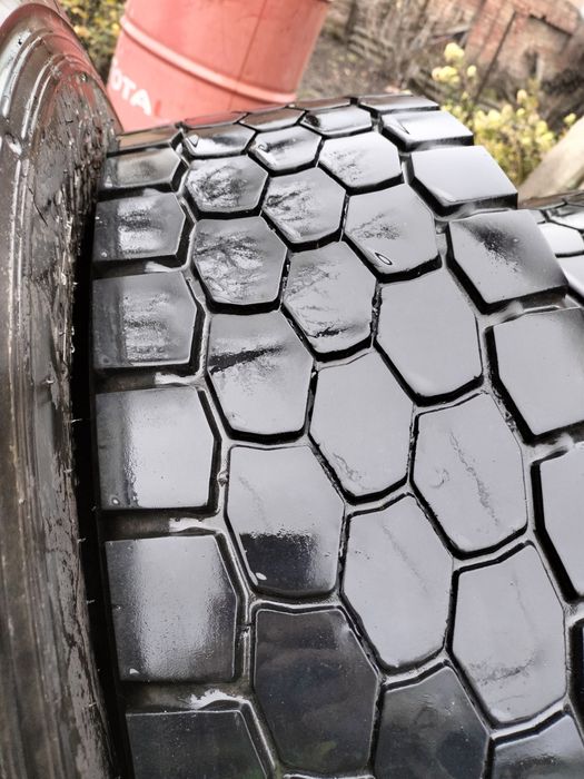 Шини комплект 235/75/17,5