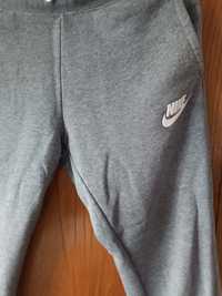 Spodnie chłopięce dresowe Nike 146-156