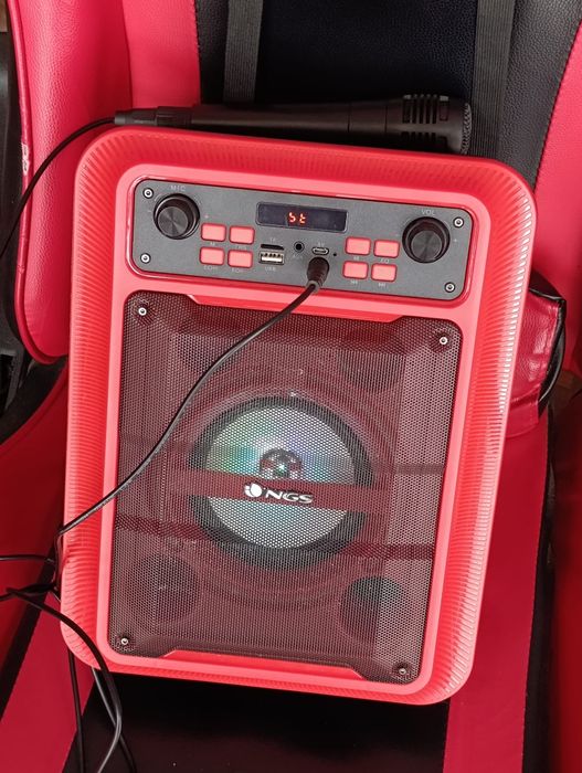 Coluna portátil 20W compatível com tecnología Bluetooth + microfone