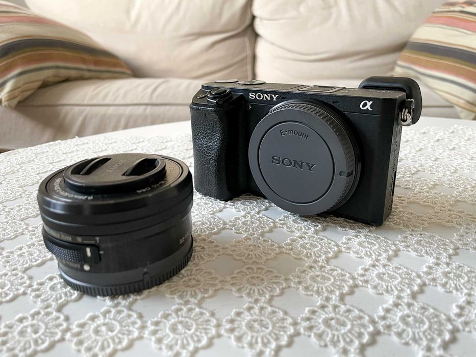 Sony a6300 + obiektyw 16-50 f/3.5-5.6 + dodatki
