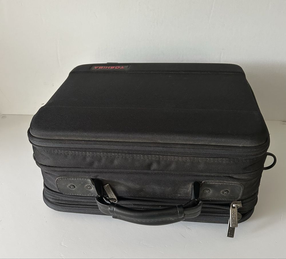 Toshiba torba na laptopa, dokumenty