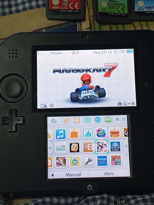 Consola Nintendo 2 DS com vários jogos e carregador