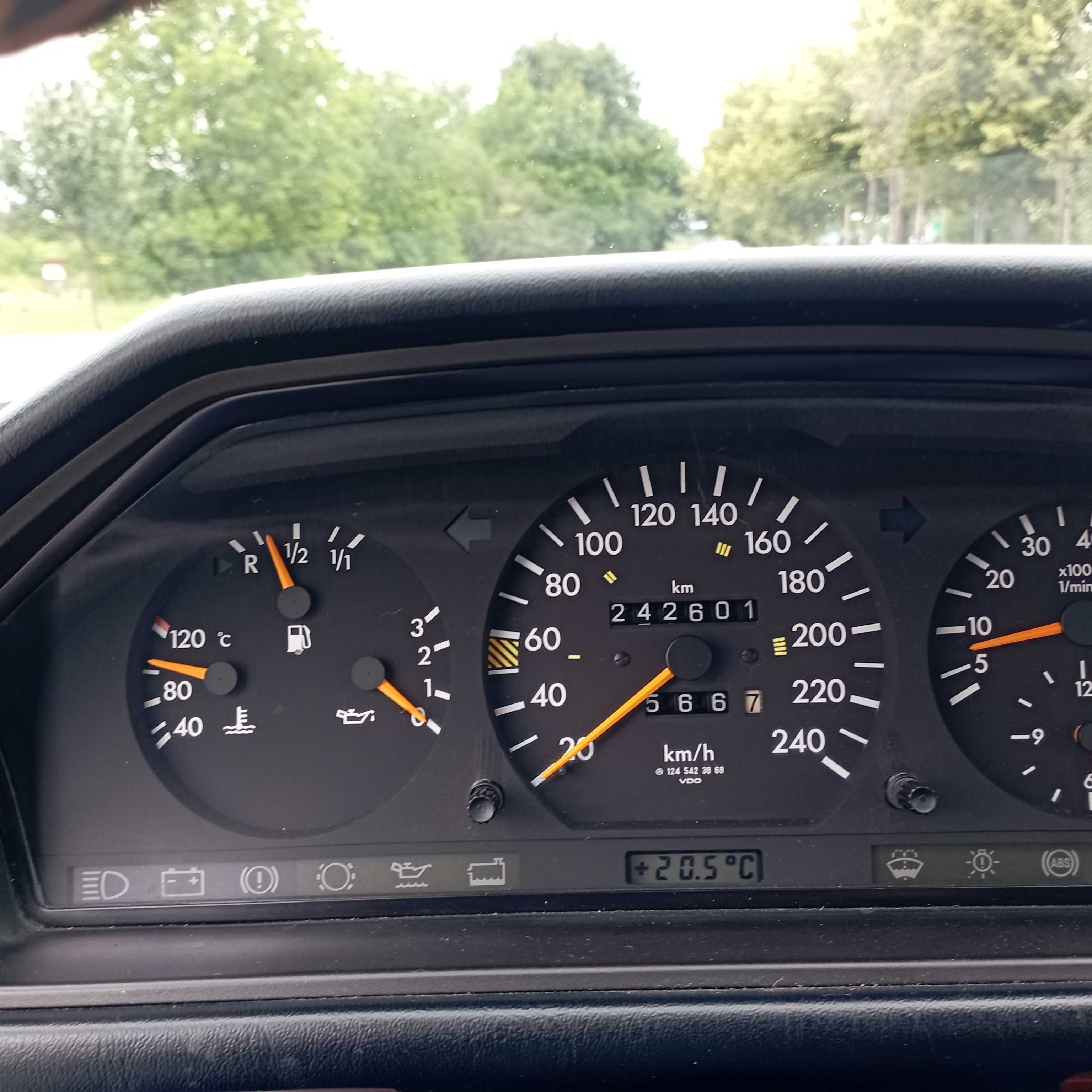 Mecedes-Benz W124 RARYTAS po odbudowie  w legendarnych barwach GULF