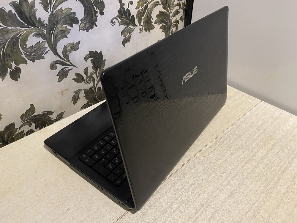 Ноутбук Asus Core i3/Radeon 7400G/ ОЗУ 4 Gb