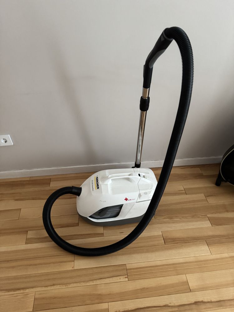 Пилосос с аквафільтром Karcher DS 6 Premium