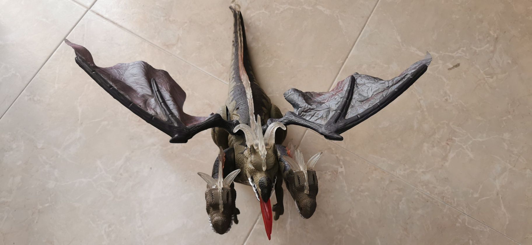 Dinossauro 3 cabeças com luz e som