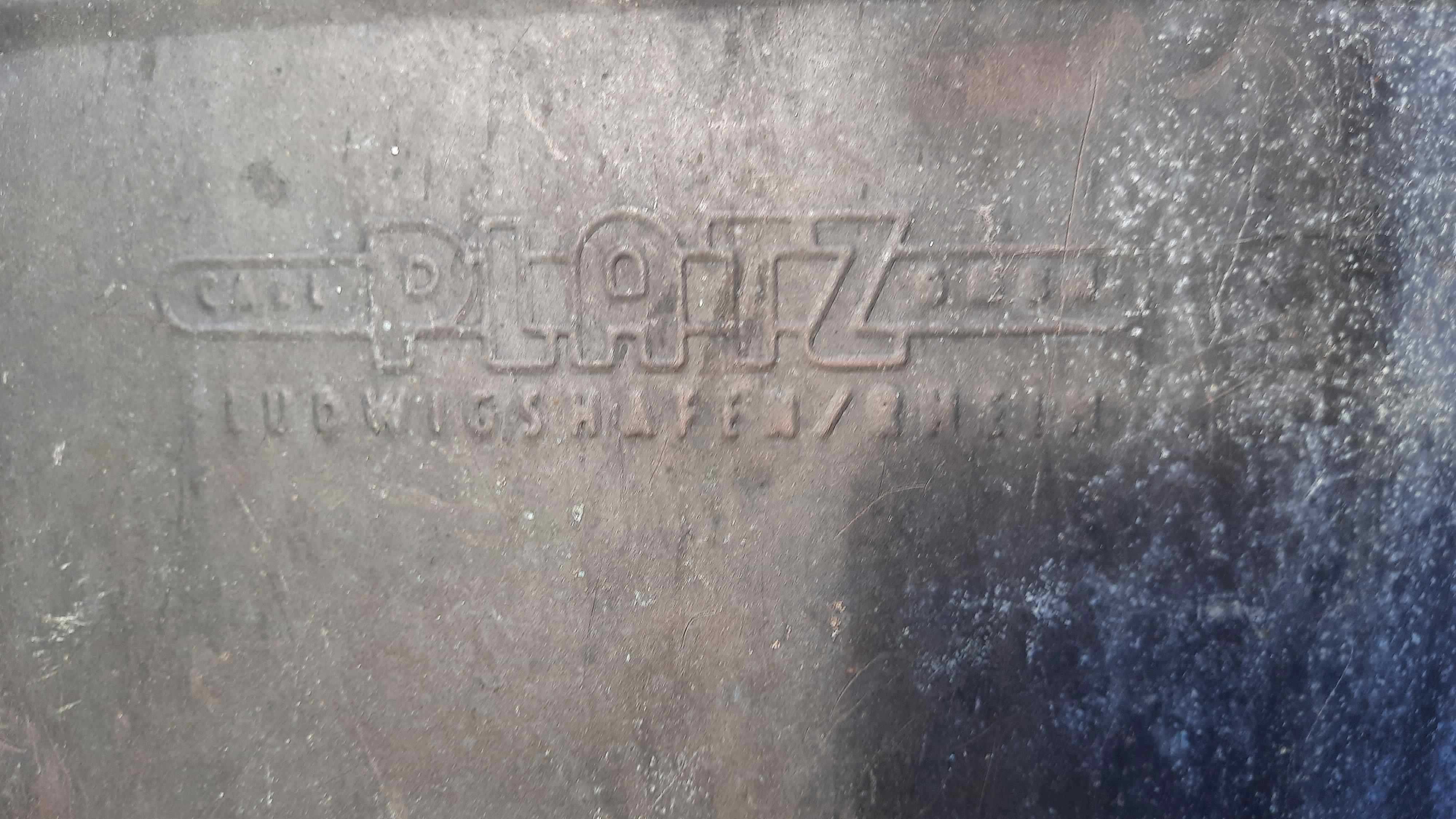 Zabytkowy ręczny opryskiwacz Platz