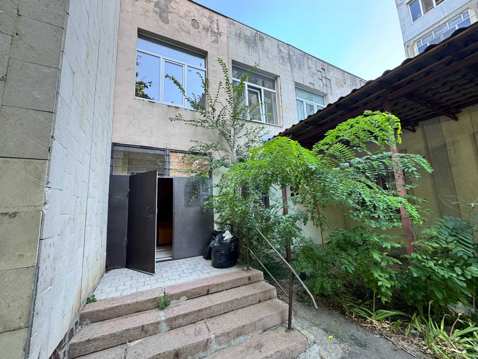 Театральна спортзал 370 кв.м. в/у гарне місце