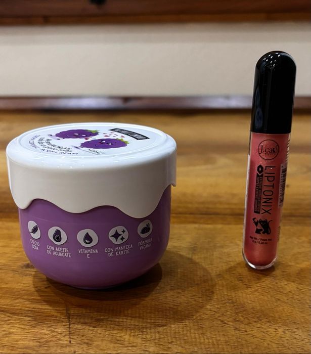 Creme corpo frutos do bosque  e batom gloss