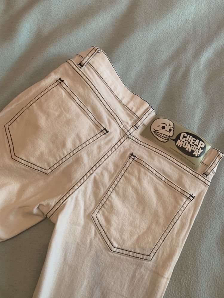 Białe spodnie rurki cheap monday 27/34 damskie ubrania rurki opener