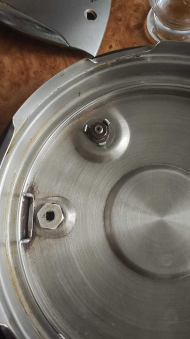 Мультиварка-скороварка  REDMOND RMC- M4504 б\у