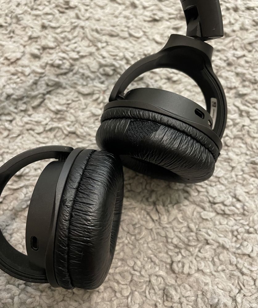 Лот безпровідні навушники JBL