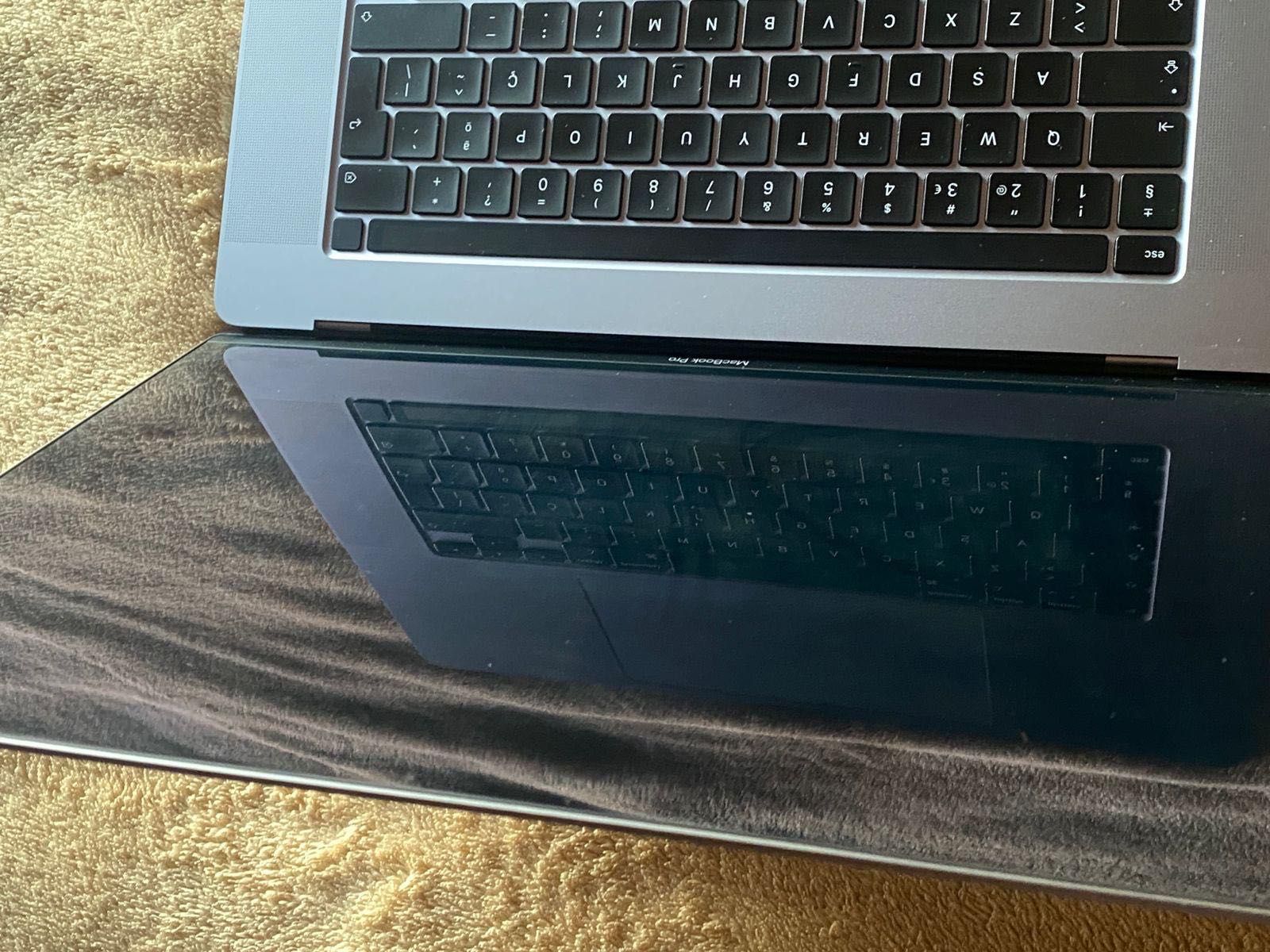MacBook Pro Cinza 2019 - 16'' / i7 / 16GB RAM / 512GB SSD