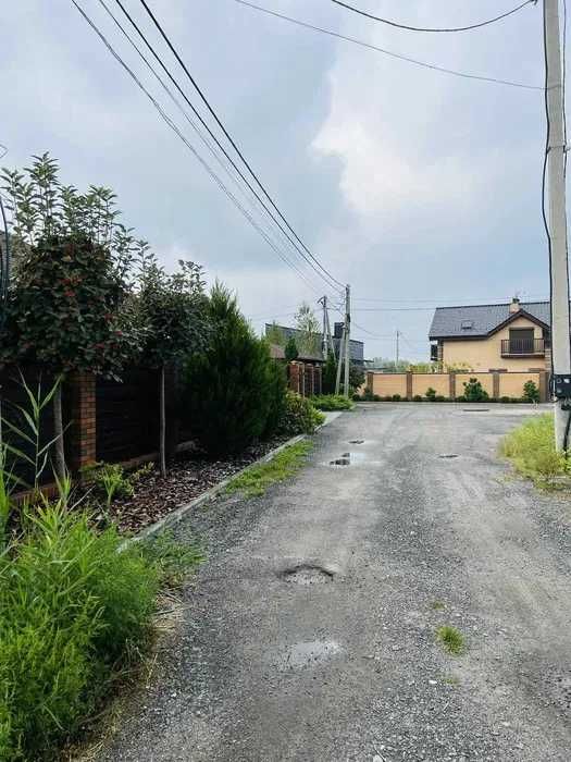 Продам участок в пос.Обуховка недалеко от леса и реки