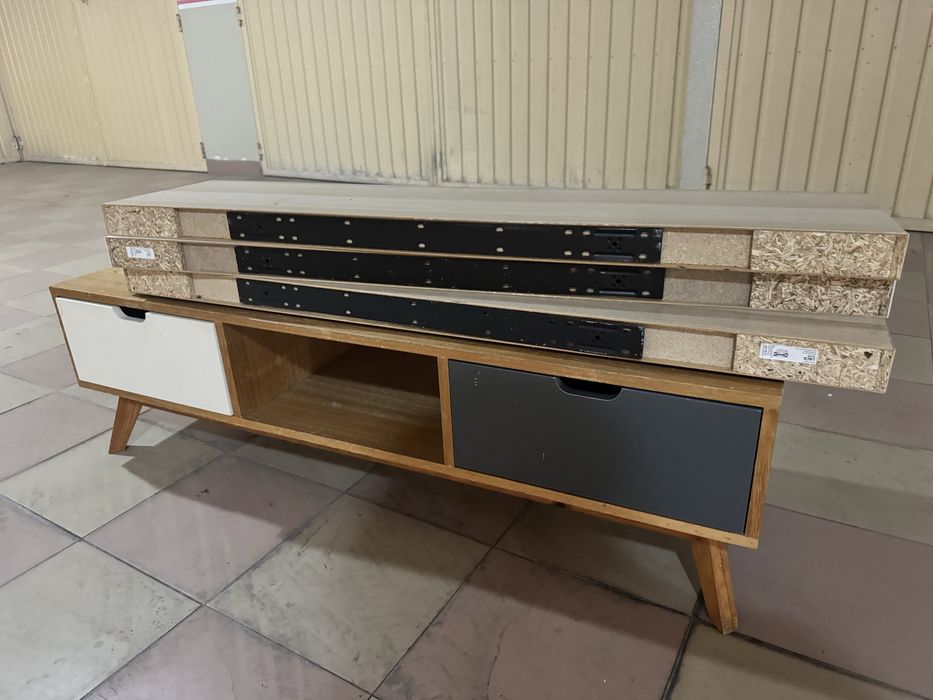 Mesa de tv e 2 parteleiras