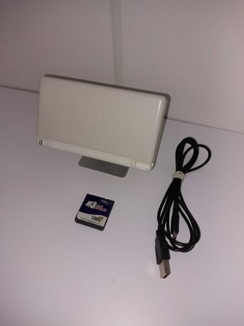 Nintendo Ds Lite + kabel do ladowania + karta + karta m3 DS REAL
