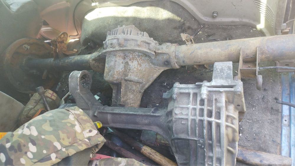 Задній та пере міст Nissan Navara D40 Pathfainder r51 48/13  d22 NP300