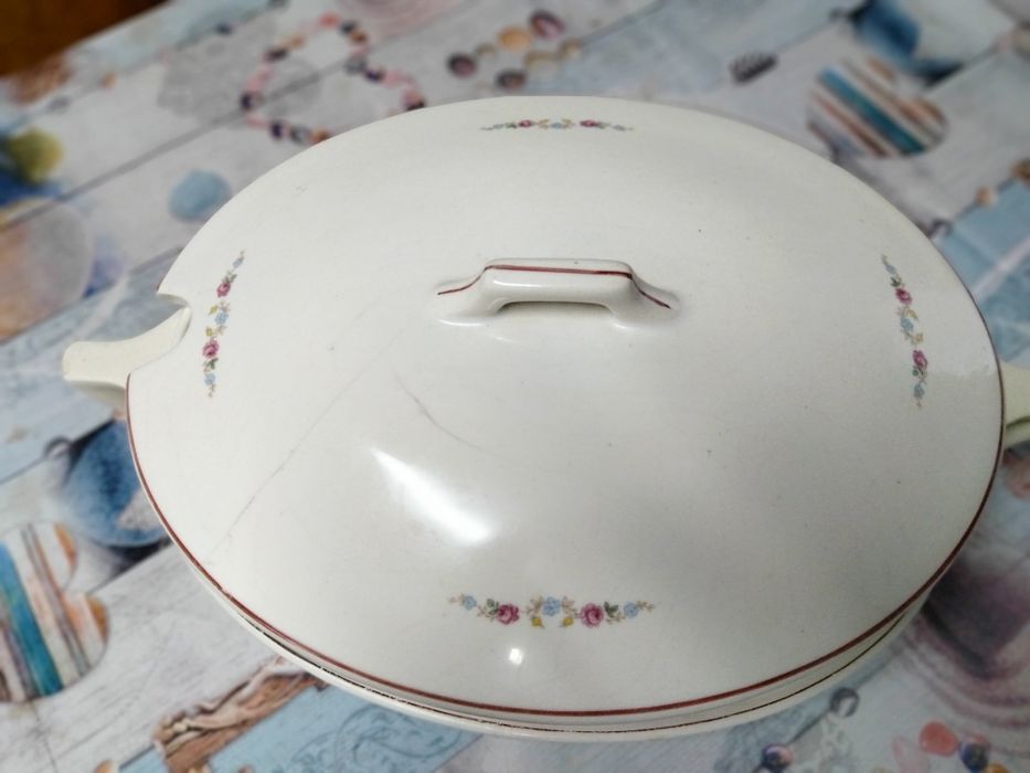 Terrina antiga  em bom estado