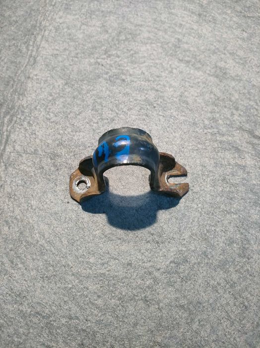 Nissan Qashqai obejma mocowanie gumy drążka stabilizatora