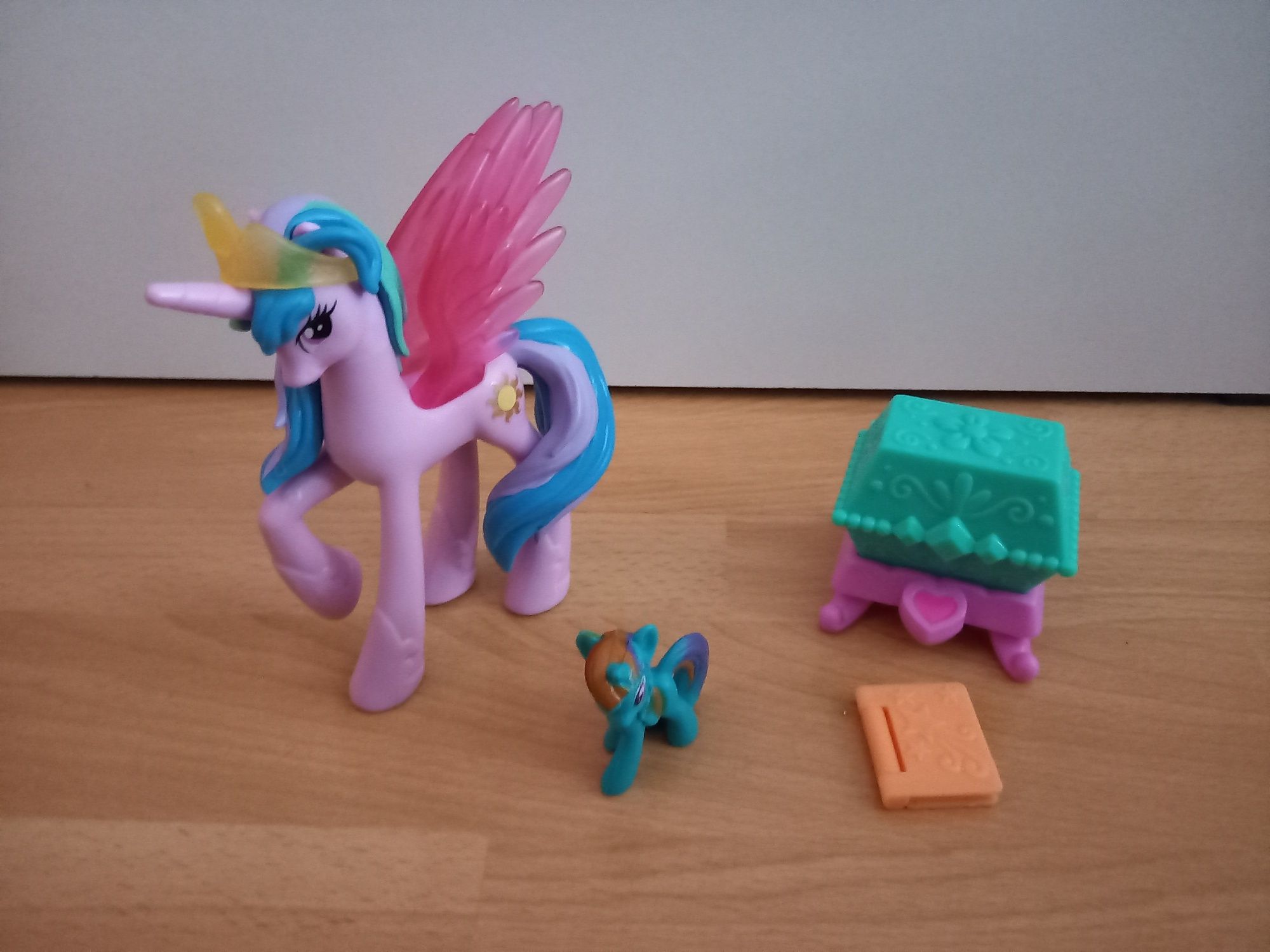 Oryginalna Księżniczka Celestia _ My Little Pony + skrzynia i księga
