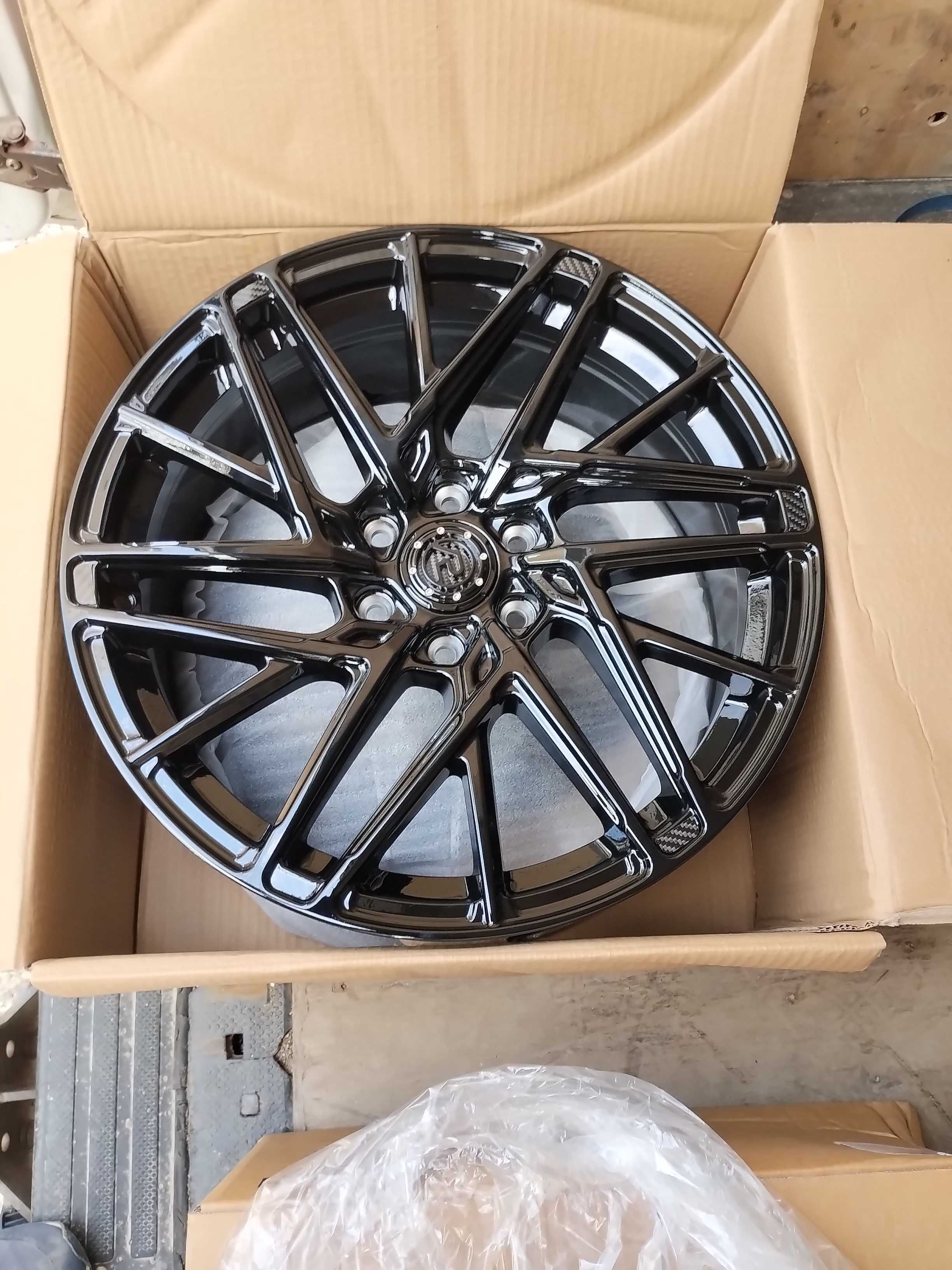 Nowe Felgi 19 6x120 Ford Transit Custom Tourneo VW T7 Czarny Połysk