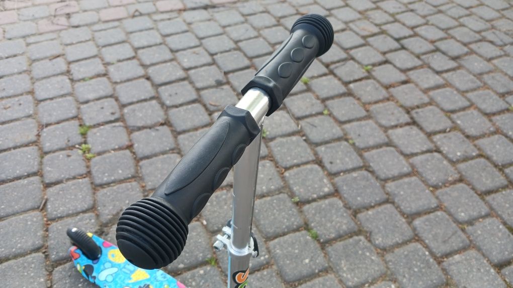 Hulajnoga trójkołowa balansowa Scooter.