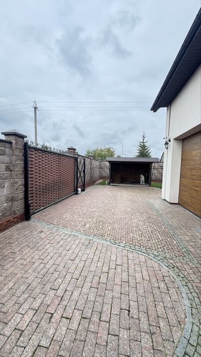 Продаж будинку з ремонтом на околиці міста