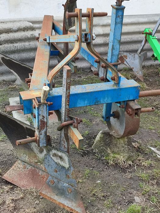 Плуг з передплужниками