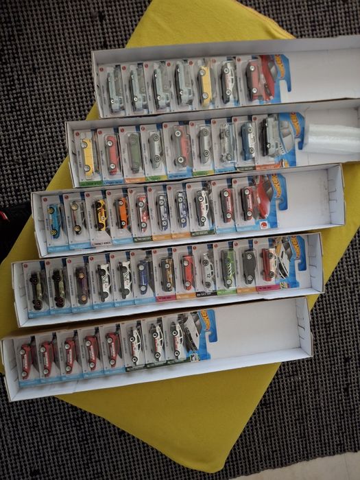 Hot wheels.  Variados