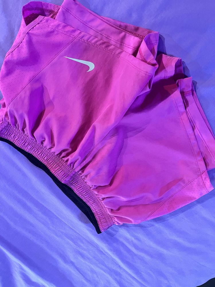 Спортивні шорти nike dri-fit swift pink xs