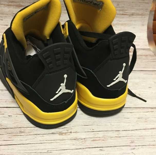 Jordan 4 Retro Thunder R.39