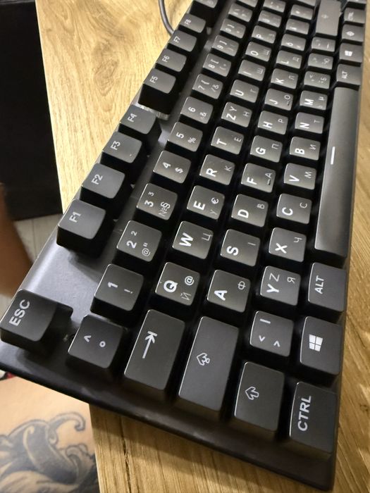 Продам топову клавіатуру steelseries APEX 5
