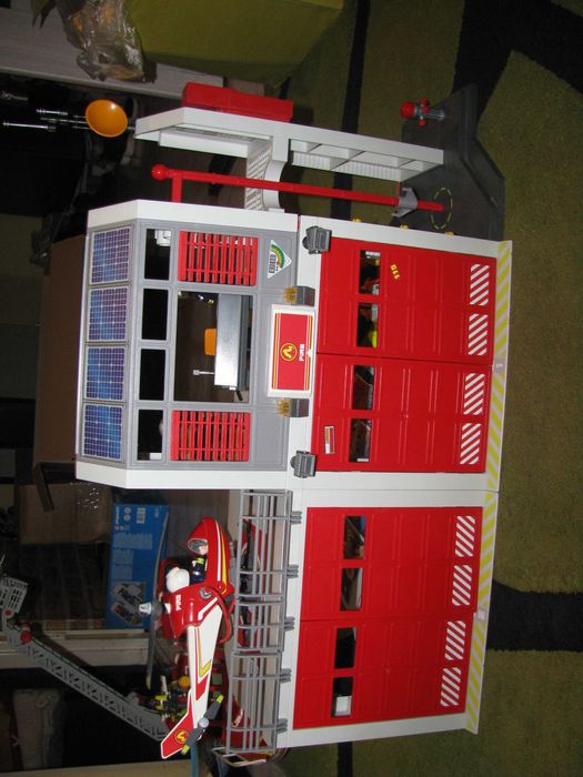 Remiza straż pożarna playmobil z wyposażeniem helikopter fire station