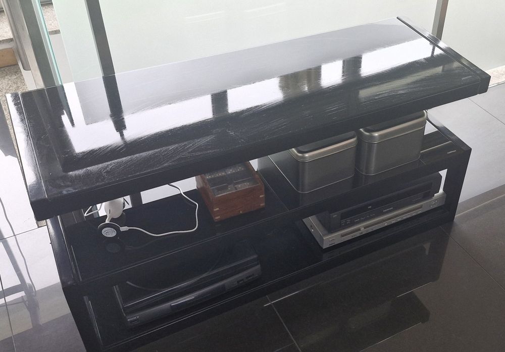Mesa para TV em vidro preto
