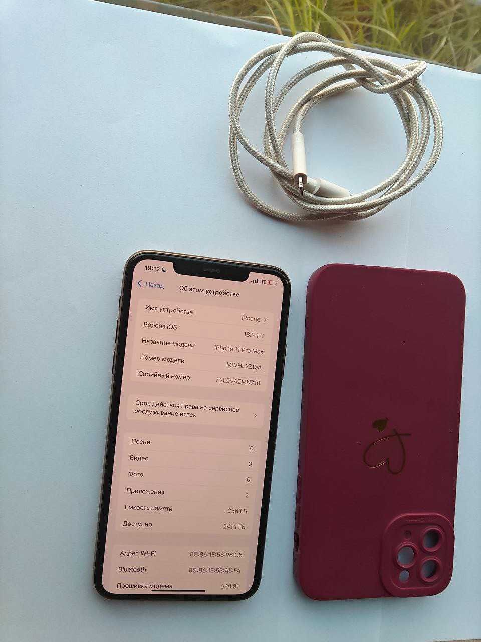 Новый iphone 11 pro max 265/4 c чехлом и проводом для зарядки