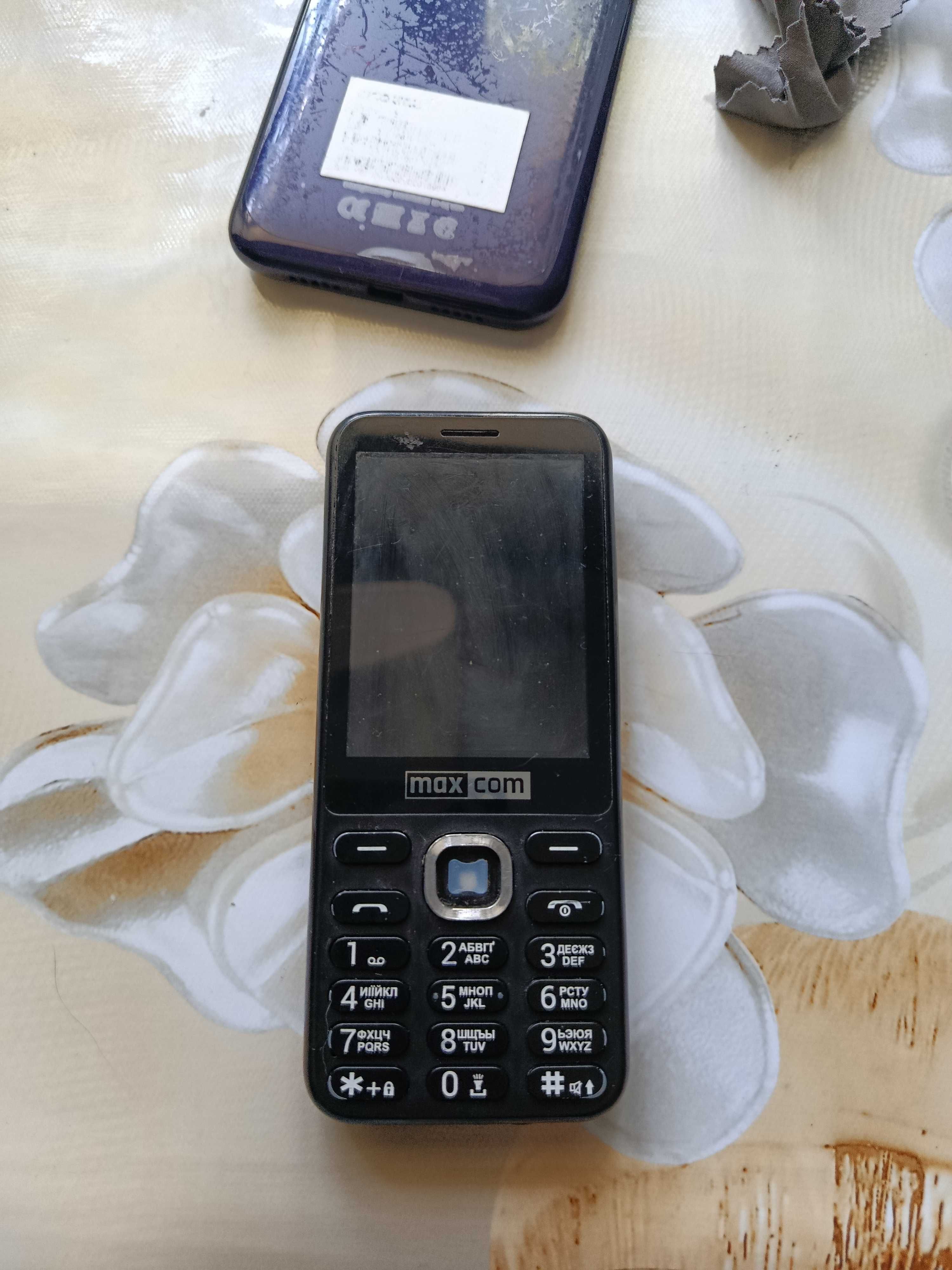 Телефон maxcom mm814