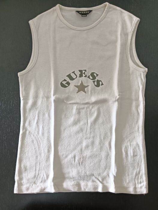 T-shirt Guess beje, s/ mangas, tamanho M