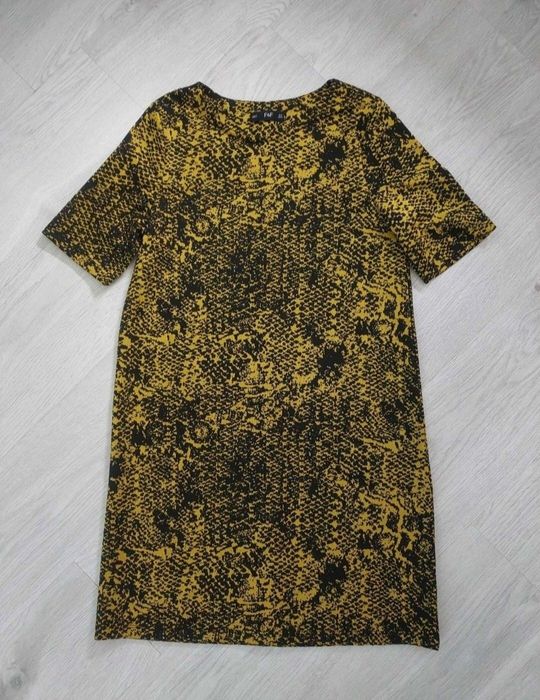 L sukienka damska czarna żótta musztardowa
wzór print F&F
