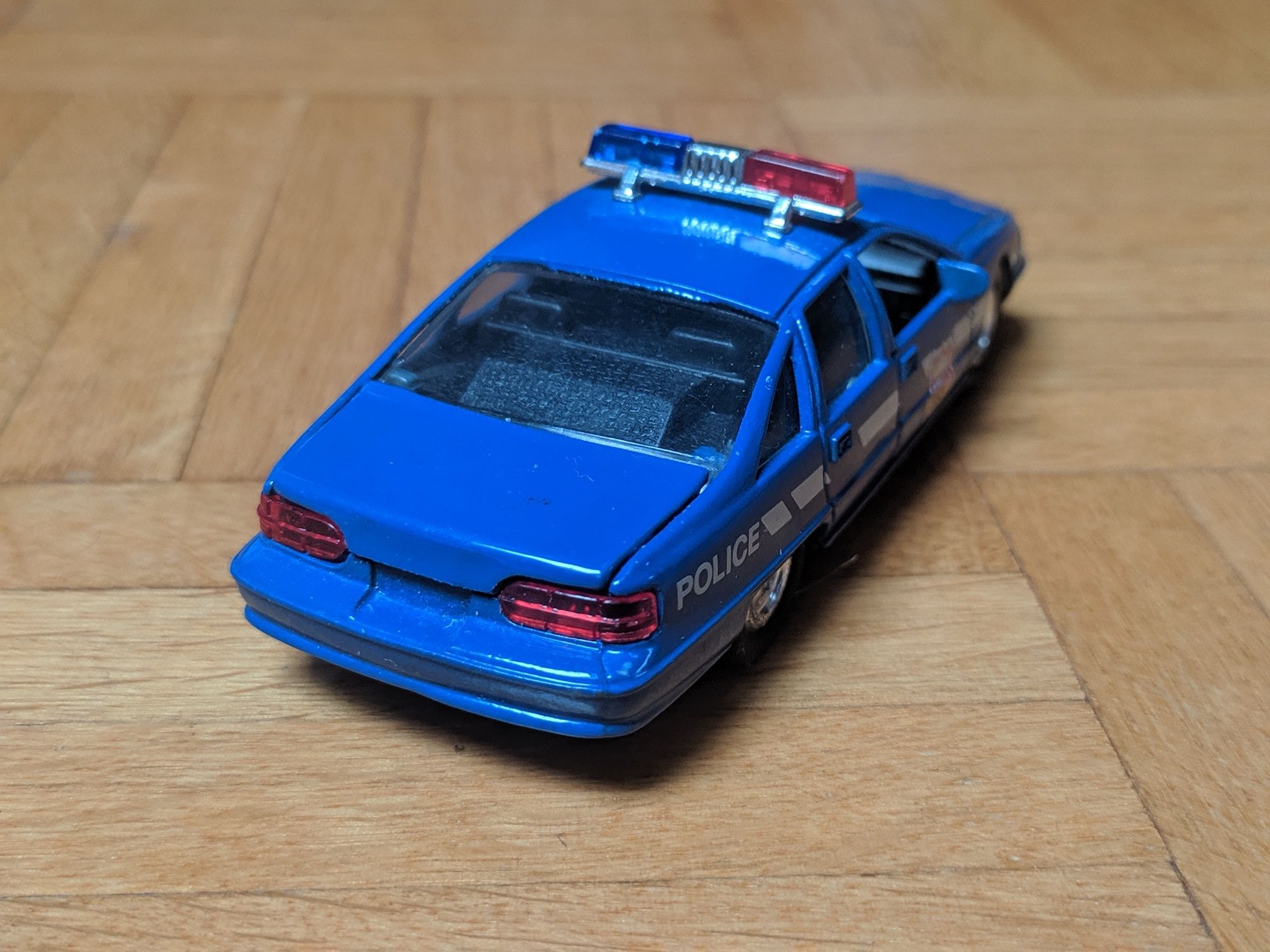Samochód policyjny, model Chevrolet Caprice Welly 9052