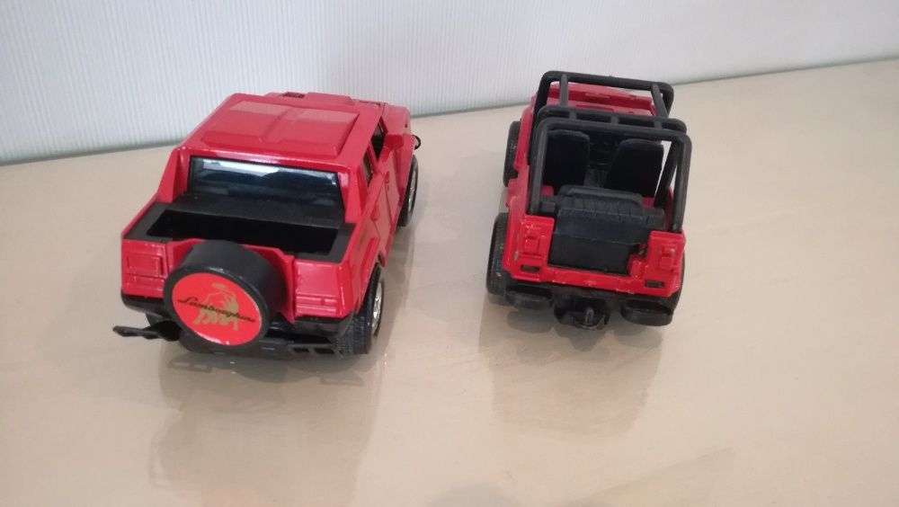 Modelos NewRay escala 1:32 Lamborghini LM-002 e Jeep CJ-7